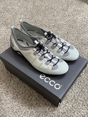 Ecco Vibration 2 Women's Silver and Gray Casual Speed Lace-Loop Sneakers